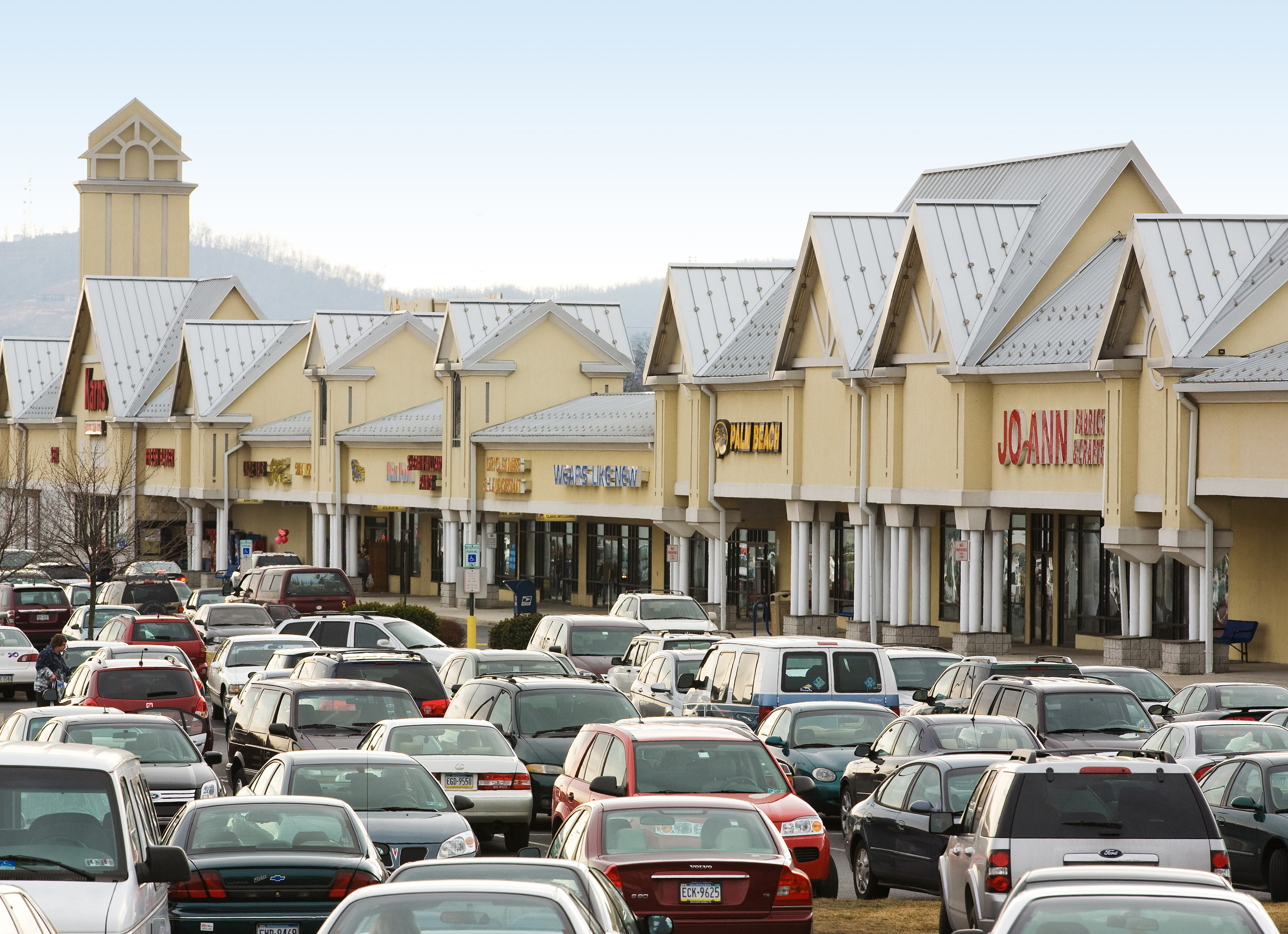 West Shore Plaza Jumpstarts Holiday Shopping Season with